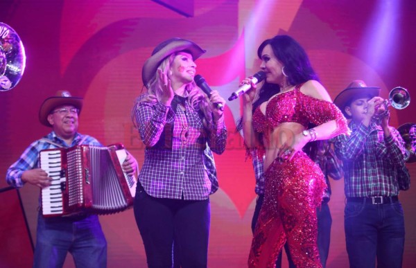 Las curvas de infarto de Maribel Guardia causan furor en Honduras