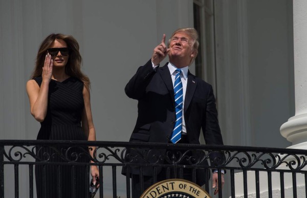 Así vio el eclipse solar la familia Trump en EEUU