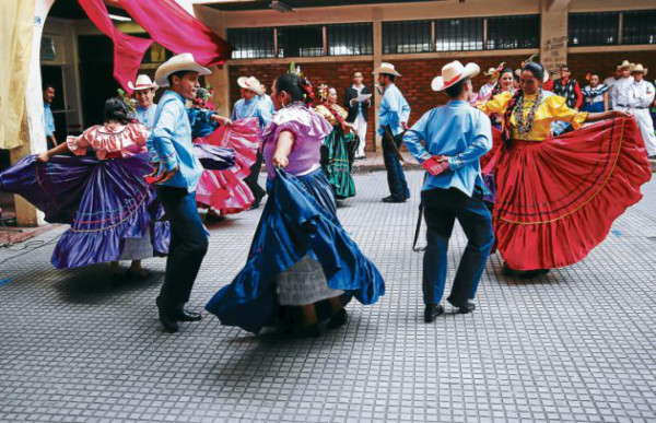 Con éxito finalizó Encuentro de Danzas