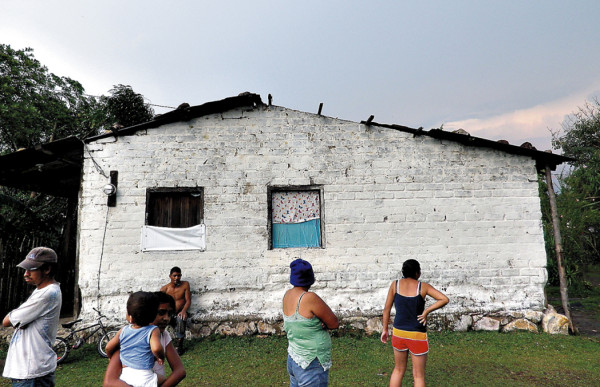 Unas 50 viviendas quedan sin techo por vendaval