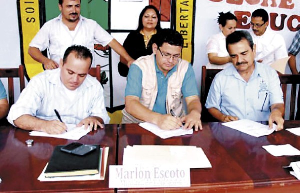Cero escuelas sin pupitres en Honduras