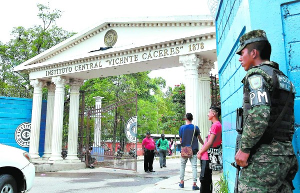 Militarizados terminarán el año algunos colegios