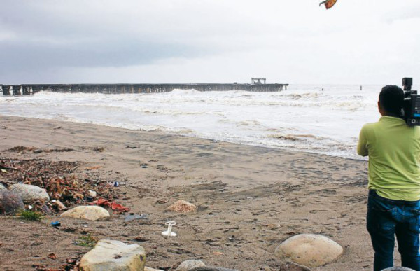 Masa de aire frío causa daños en comunidades de Omoa