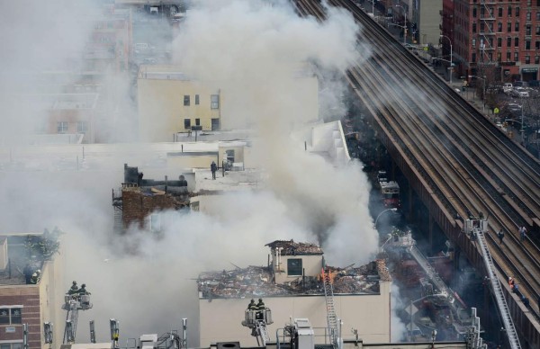 Dos muertos y 18 heridos en derrumbe de un edificio en Nueva York