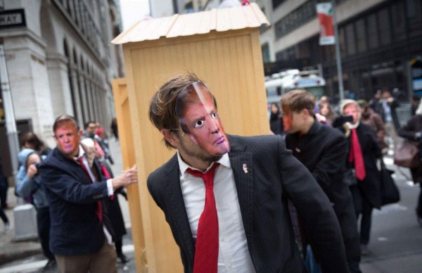 Trump se roba las burlas en el Día de los Inocentes en NYC