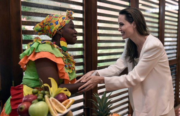 FOTOS: El look de Angelina Jolie durante su visita a migrantes venezolanos en Colombia