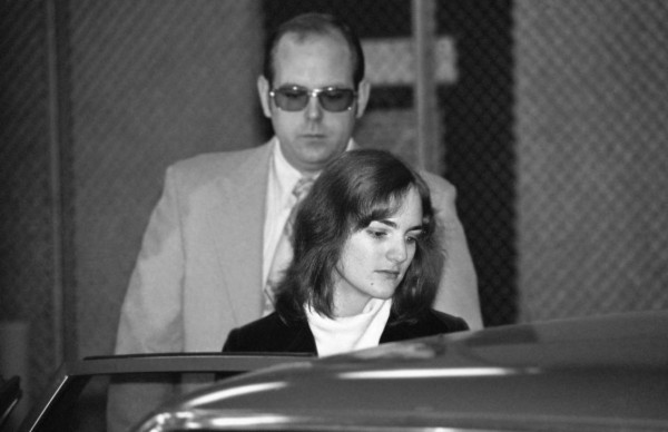 La secuestraron, se enamoró de su captor y terminó en la guerrilla: La historia de la multimillonaria Patty Hearst