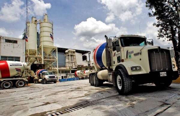 Cementera mexicana Cemex dispuesta a abastecer material para muro de Donald Trump