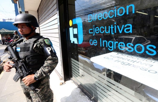 Unos 200 empleados atienden centros de atención de la DEI