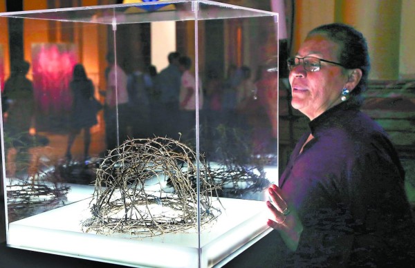 Capitalinos se dejan cobijar por la Sábana Santa