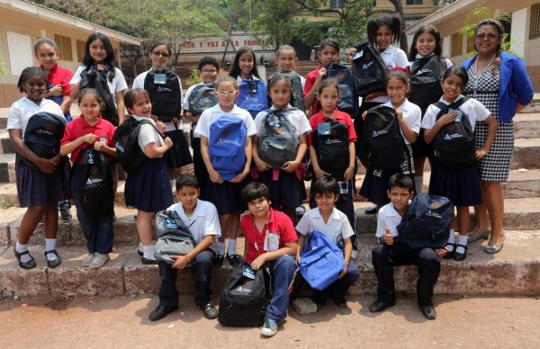 Premian a niños de excelencia de la Escuela Experimental de Niños para la Música