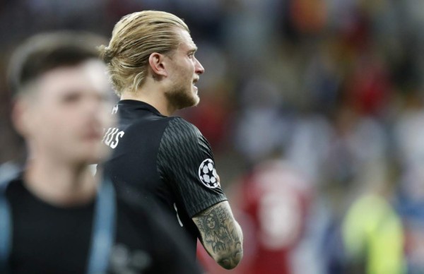 FOTOS: El lamento del arquero del Liverpool, Loris Karius, tras errores garrafales en final de Champions