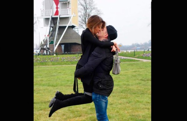 El jugador colombiano Santiago Arias tiene la esposa más bella de la Copa América