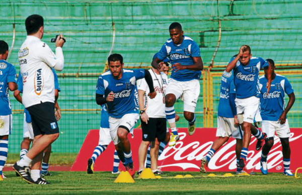 Honduras entra en calor para el juego contra México