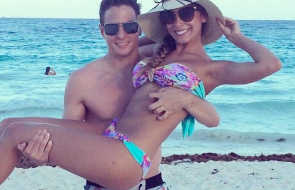 El jugador colombiano Santiago Arias tiene la esposa más bella de la Copa América