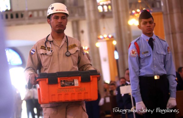 Bomberos rinden honor a la Virgen de Suyapa
