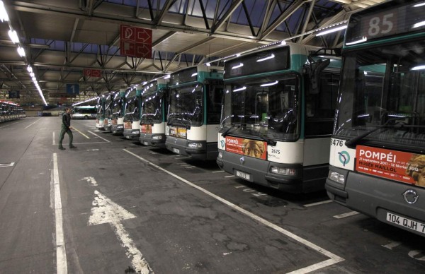 Tristes imágenes de la escena del accidente de bus en el norte de Chile que deja 20 muertos