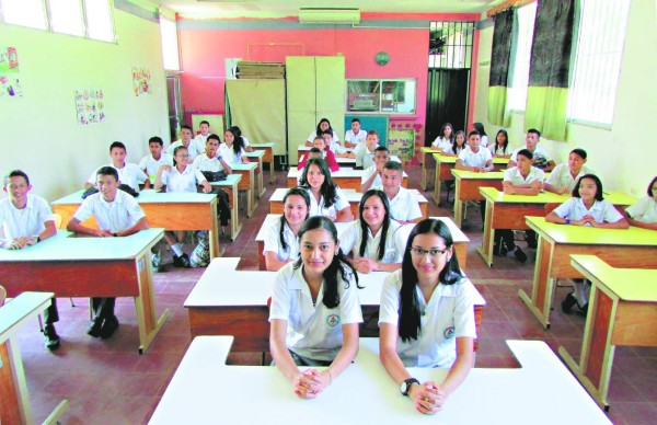 Honduras: 30 pares de gemelos comparten aulas en un colegio de Danlí