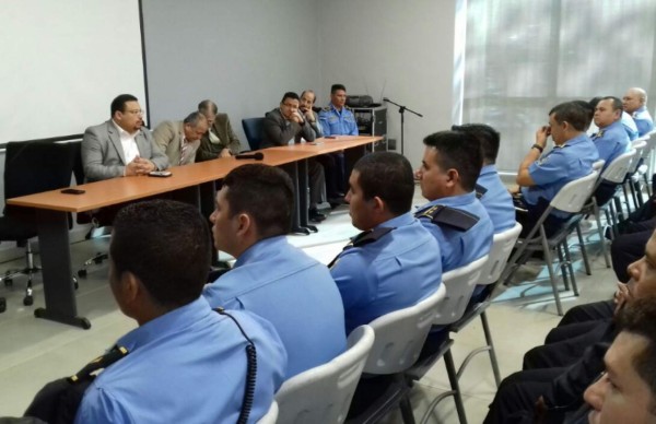 Honduras: Comisión de depuración insta a separar a policías capturados