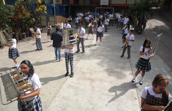 Una banda con talento y movimiento prepara el Instituto Santa Mónica