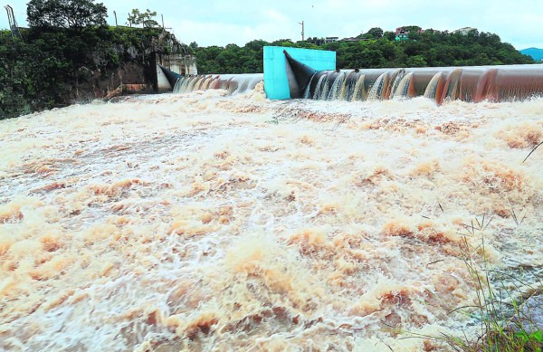 Copiosas lluvias generan zozobra en la capital