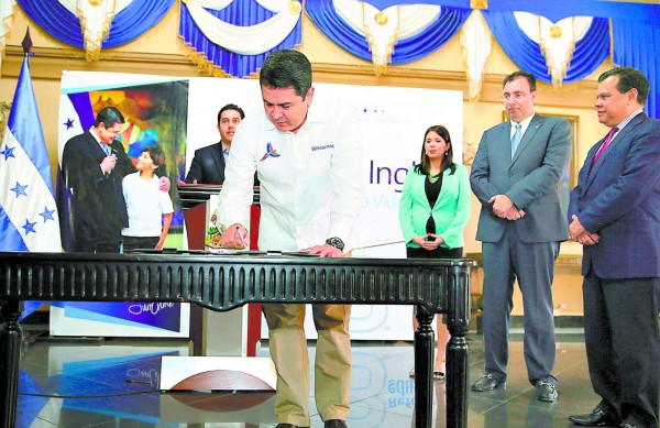 Miles de jóvenes buscan empleo en Honduras