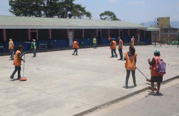 Obras de arte y jornadas de aseo en diez Escuelas Amigables con el Ambiente