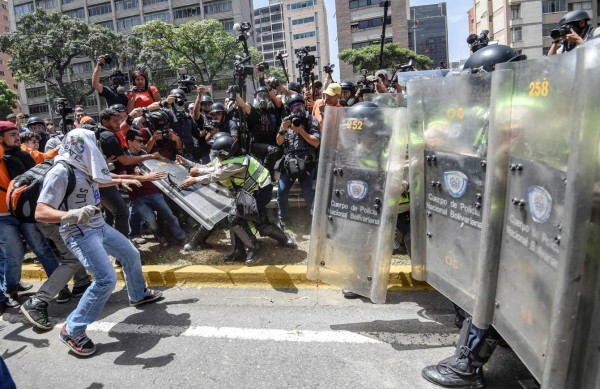 Jefe de OEA condena 'brutal represión' contra opositores en Venezuela