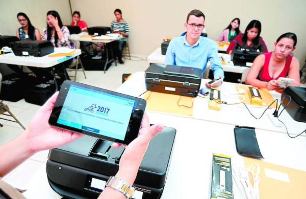 Tribunal Supremo Electoral inicia primeras pruebas del sistema de transmisión de datos