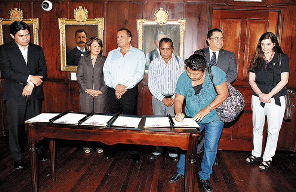 Crean banco de datos para migrantes