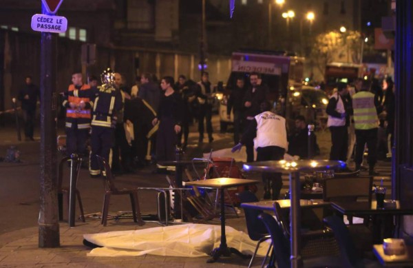 Al menos 150 muertos en ataques terroristas en París, Francia &nbsp;
