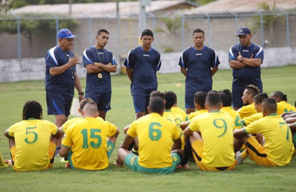 Hay 35 altas y 49 bajas a pocas horas de comenzar el Clausura