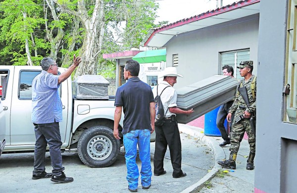 Al fin, se lleva a su hija y sus nietos