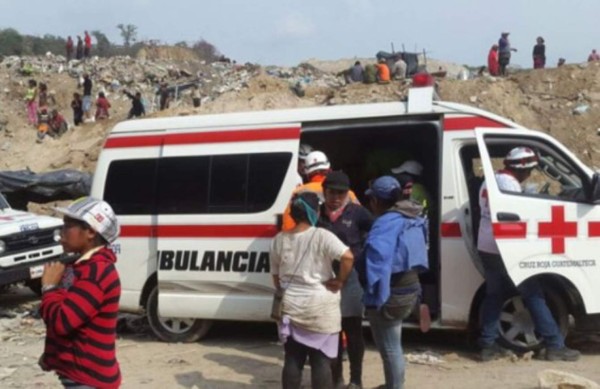 Cuatro muertos y al menos 10 heridos en derrumbe en basurero