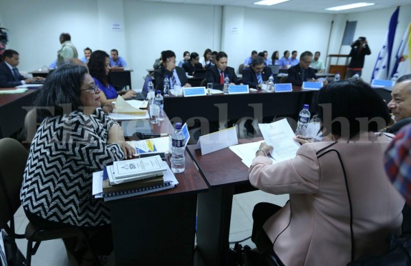 Duelo verbal entre Escoto y Castellanos por comisión de auditoría académica en UNA