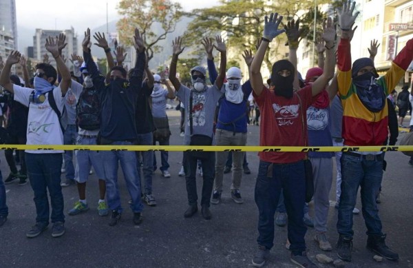 Panamá exhorta al diálogo en Caracas