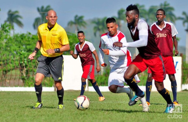 Yadel Martínez, un árbitro que no le tiembla la mano&nbsp;&nbsp;