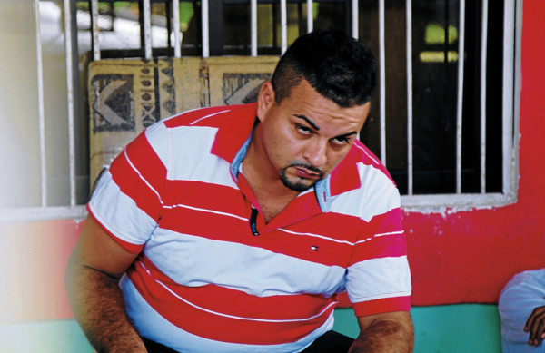 Jueza le da arresto domiciliario a supuesto líder de pandilla