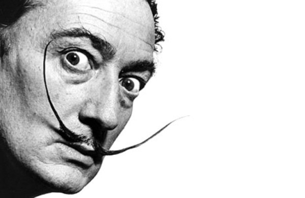 Dalí estafó a Yoko Ono por $10,000 con un falso pelo de su bigote