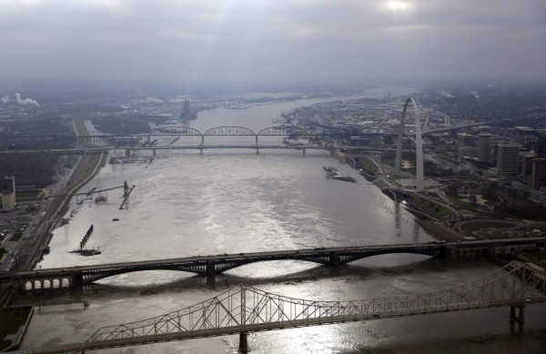 Frenética lucha contra las inundaciones en varias ciudades de EEUU&nbsp;&nbsp;