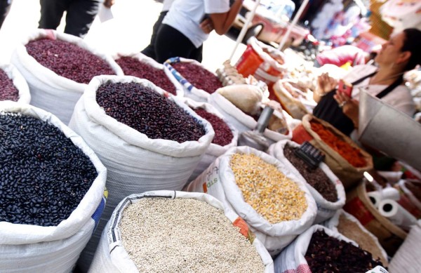 Entre 4 y 10 lempiras aumenta medida de frijoles en la capital