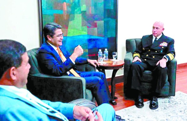 JOH se reunió con el jefe del Comando Sur de Estados Unidos