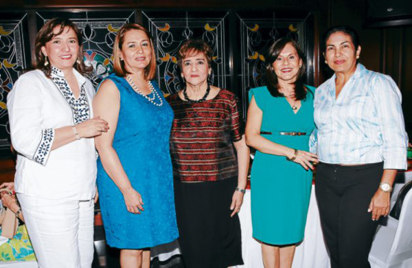 Inolvidable velada de damas nicaragüenses