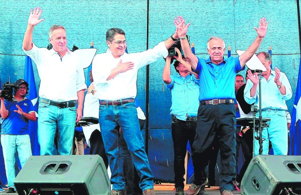 Honduras: Nacionalistas aclaman a JOH para la reelección