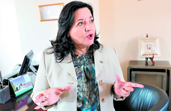 Desorden en Salud es también culpa de Batres