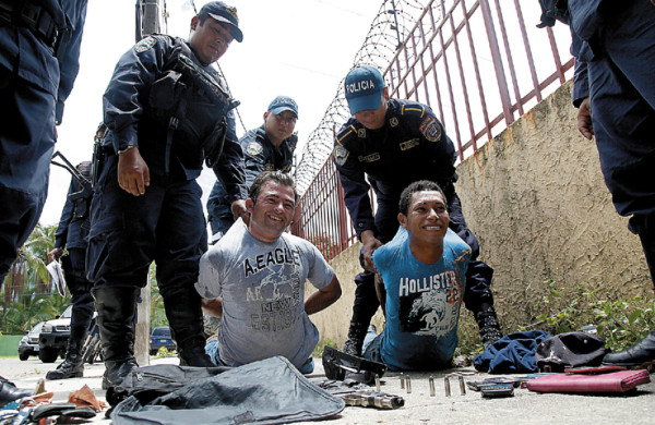 Apresan a dos rateros tras asaltar rapidito