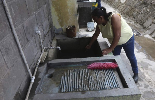 Centros de educación obligados a comprar agua