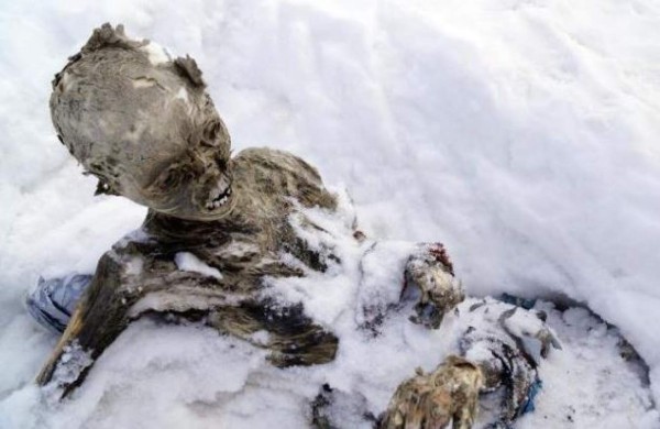 Encuentran otra momia en cima del volcán más alto de México