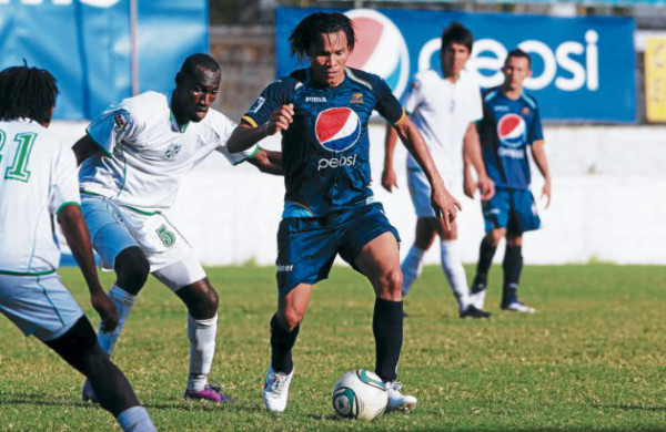 Jerry Bengtson salvó el invicto de Motagua con gol en posición adelantada