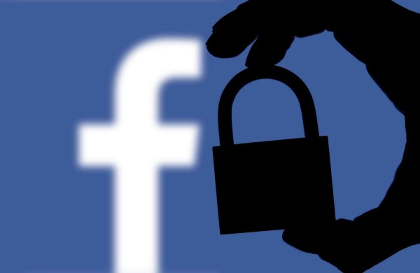 Blinde su perfil de Facebook